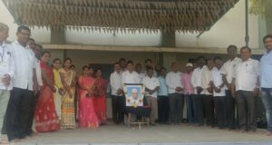 नानांना अभिवादन