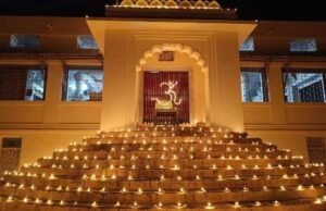 दीपउत्सवाने संत ज्ञानेश्वर मंदिर उजळून निघाले दीपउत्सवाने संत ज्ञानेश्वर मंदिर उजळून निघाले