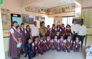 विद्यार्थ्यांनी गिरविले ग्रामविकासाचे धडे