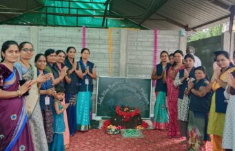 मुलांनी उडविला पतंग तर,मुली खेळल्या झोका