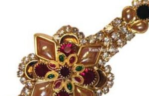 सरपंचताईंनी बांधल्या कर्मचाऱ्यांना राख्या