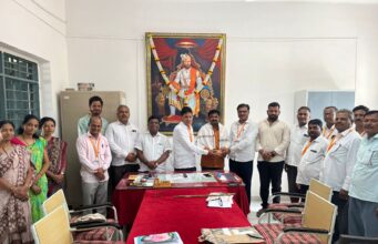 आदर्शला 11 हजार रूपयाची मदत