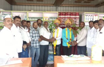 ब्राम्हणी ॲग्रोमाईंडकडून हापसे व पटारे यांचा सत्कार