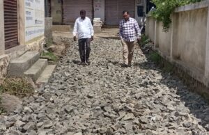 बांधकाम विभागाकडून रस्त्याच्या कामाची पाहणी