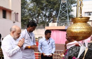 केंद्रीय गृहमंत्री शनिशिंगणापुरात