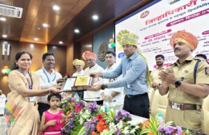 आदर्श ग्राम महसूल अधिकारी पुरस्कार