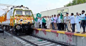 राहुरी रेल्वे स्थानकावर स्वागत