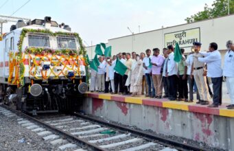 राहुरी रेल्वे स्थानकावर स्वागत