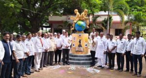 प्रेरणा शिल्पाच्या माध्यमातून विद्यार्थ्यांना प्रेरणा